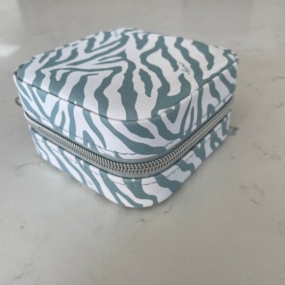 Milly Traveling Zippered Jewelry Case in Zebra Print Grey + White Sz OS NWOT - Picture 7 of 11